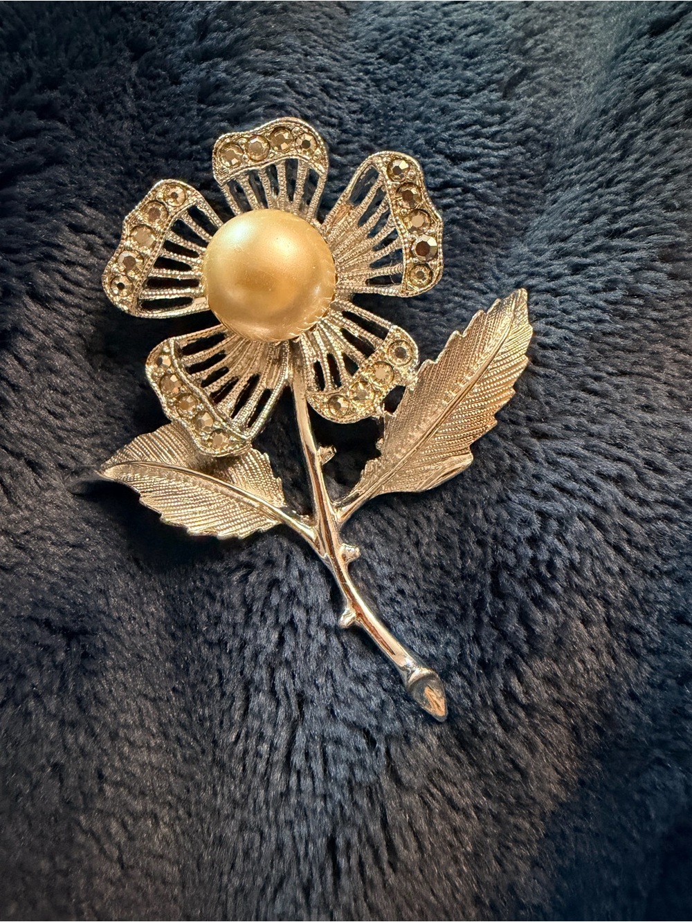 Vintage 1960s Sarah Coventry Silver Tone Faux Pearl and Rhinestone Flower Brooch